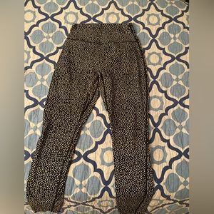 Spotted gym leggings